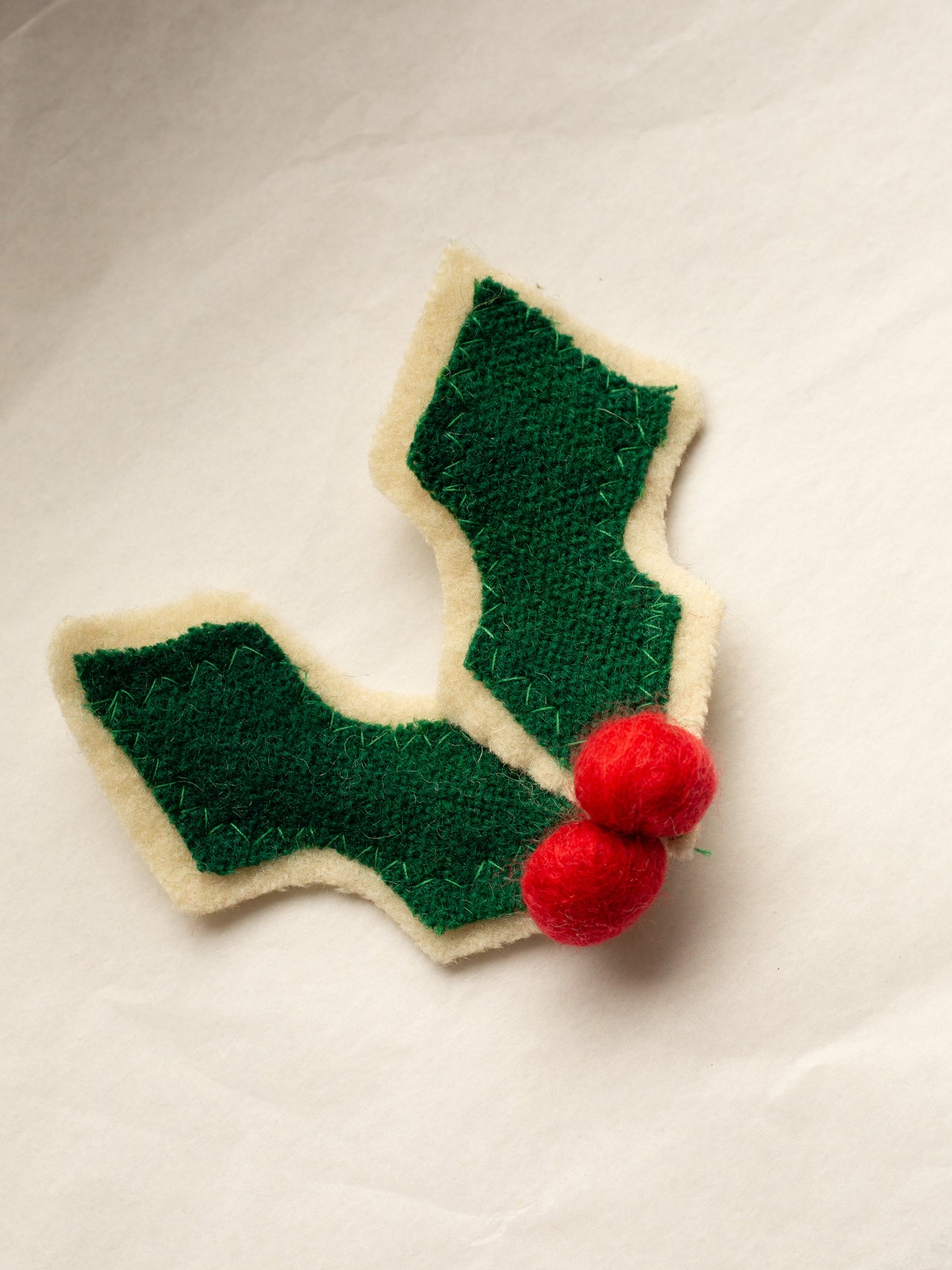 Woolly Holly Broach - Green/Cream/Red