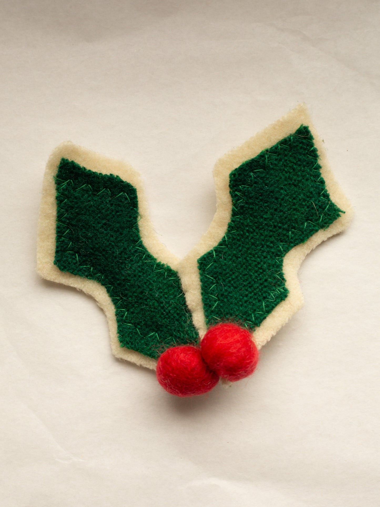 Woolly Holly Broach - Green/Cream/Red