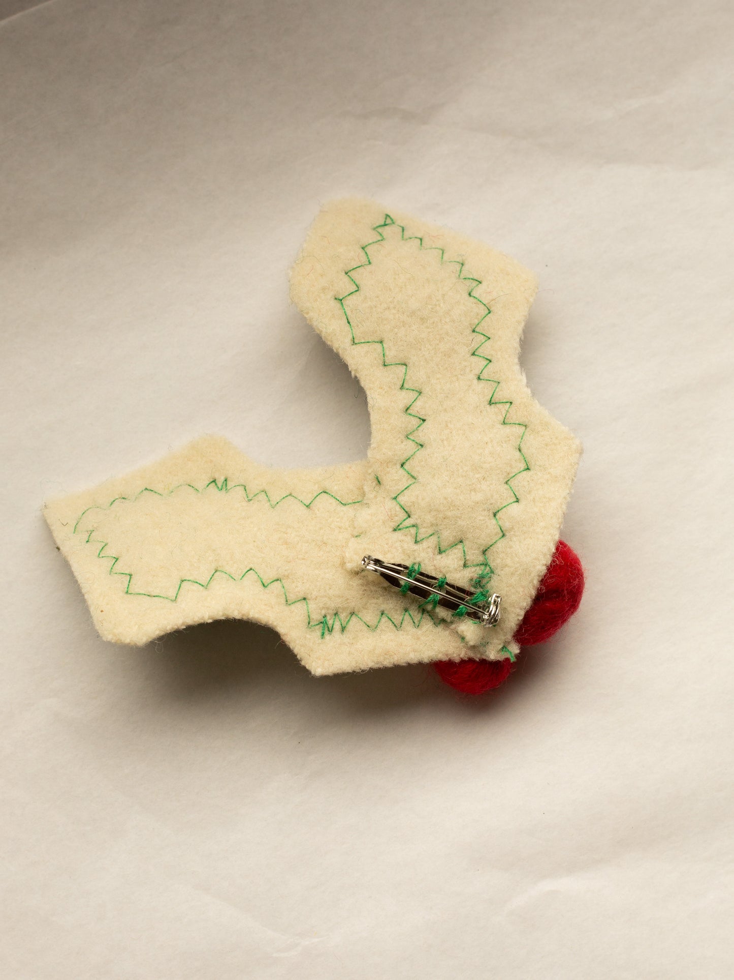 Woolly Holly Broach - Green/Cream/Red