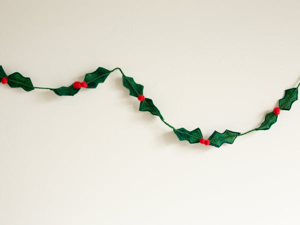 Woolly Holly String - Bunting - Green/Red