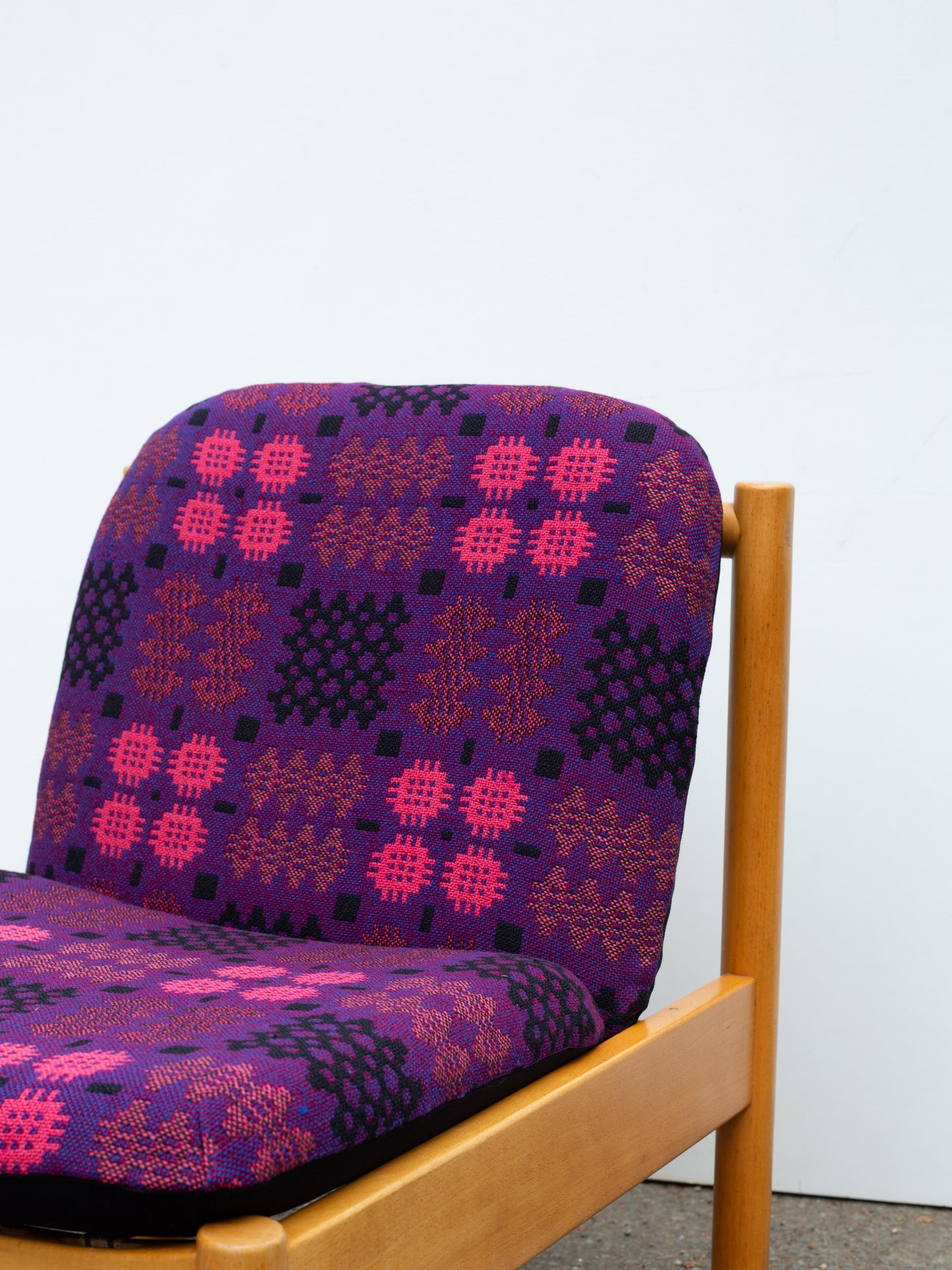 Ercol Blonde 747 Lounge Chair - Welsh Tapestry - Pink/Purple/Black No.2