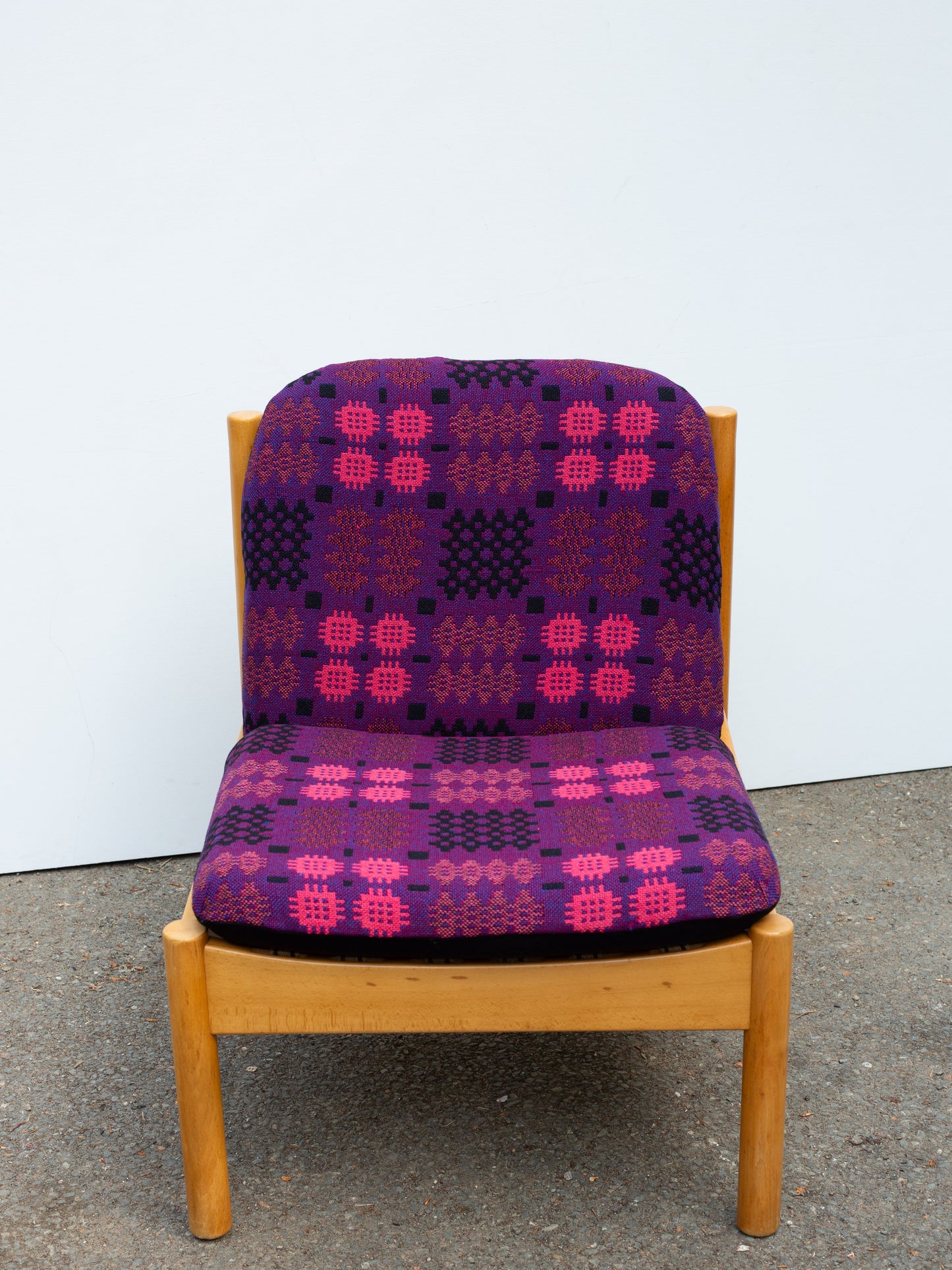 Ercol Blonde 747 Lounge Chair - Welsh Tapestry - Pink/Purple/Black No.2