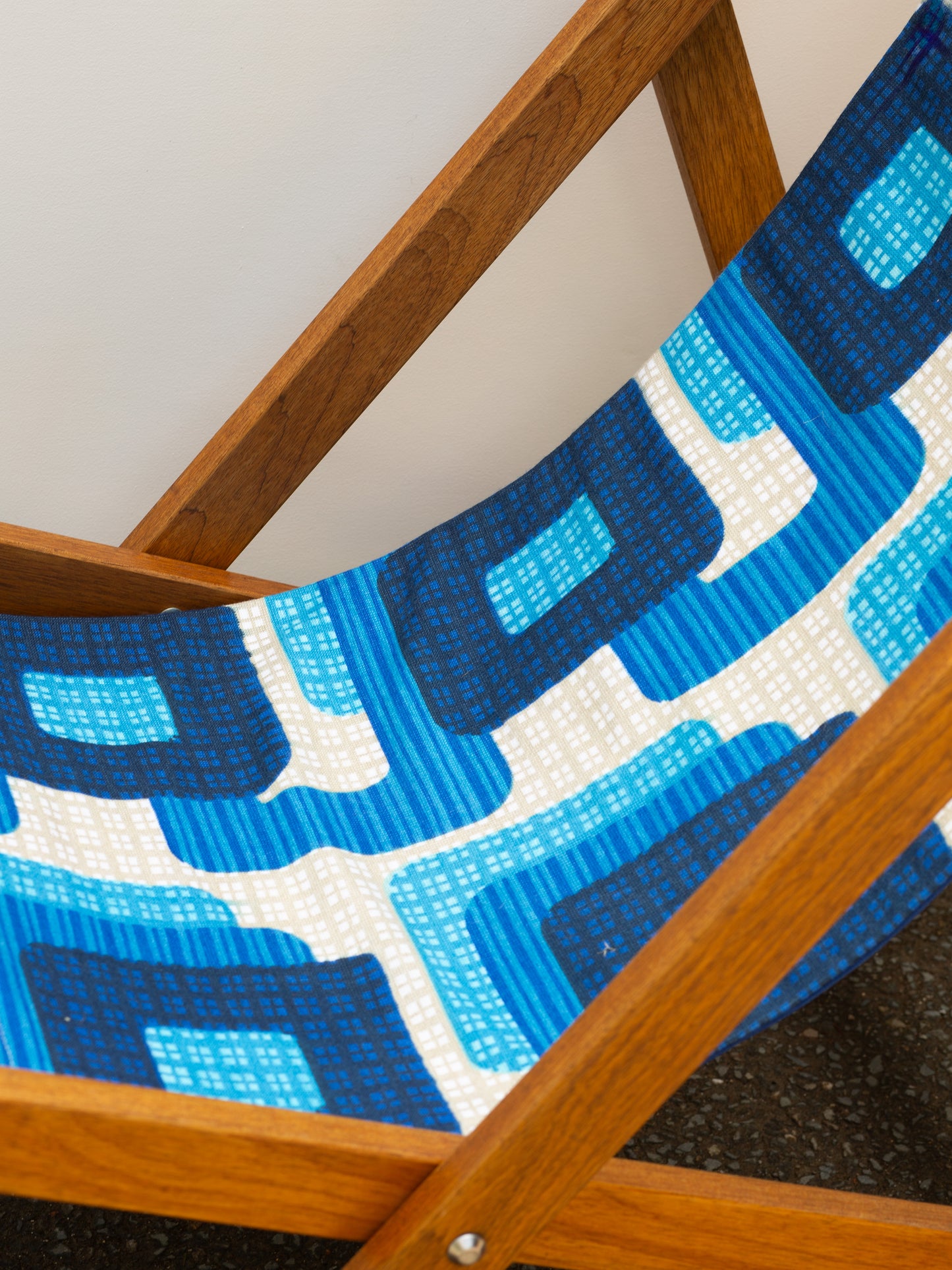 Deckchair - 1970s geo print - Blues