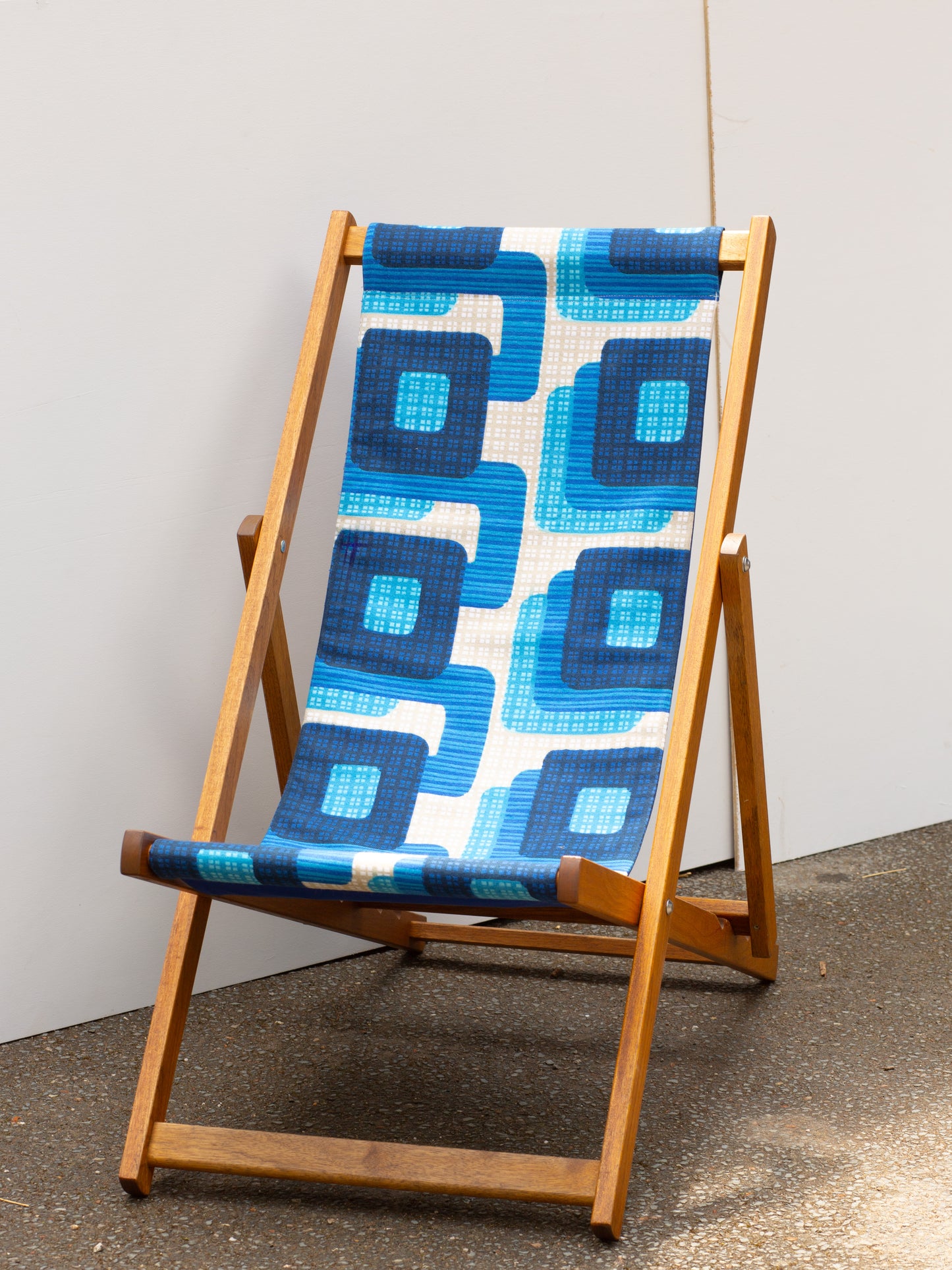 Deckchair - 1970s geo print - Blues