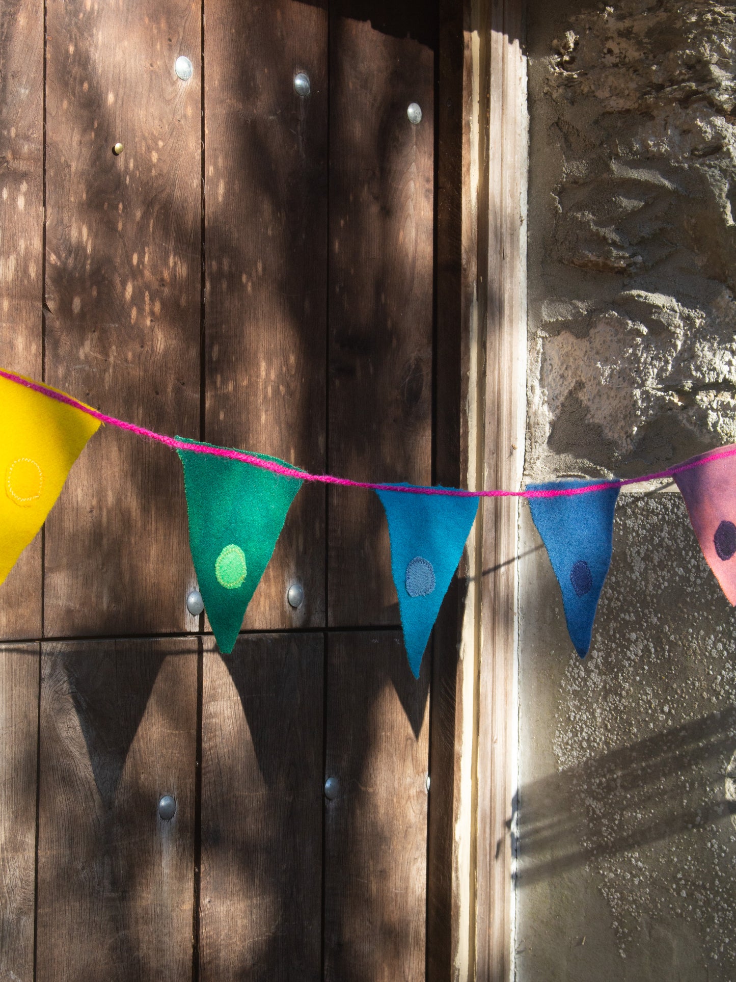 Rainbow Bunting - Long String